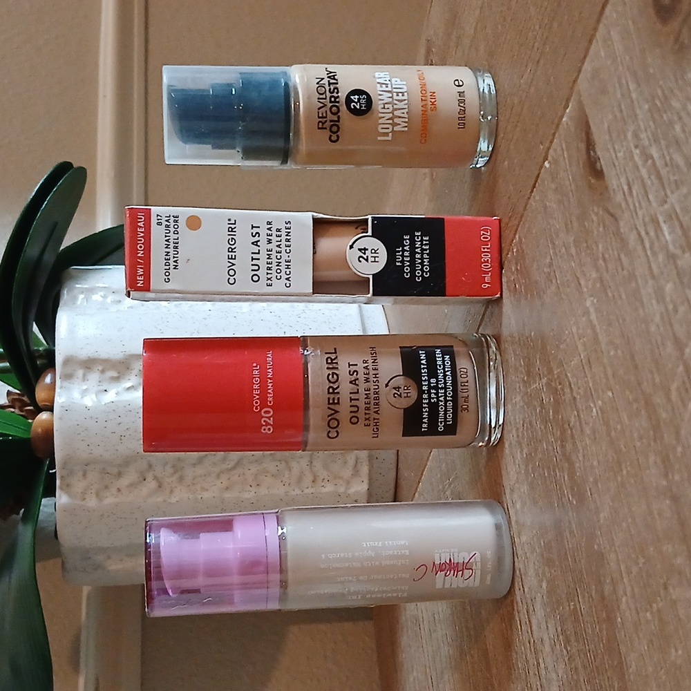 New Foundation Uoma, Covergirl, Revlon, and Concealer Women's Makeup 4pc - Picture 6 of 17